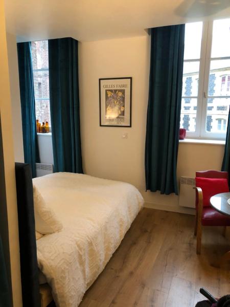 A la foto es mostra l'objecte Le studio d'Eva situat a la ciutat de Honfleur.