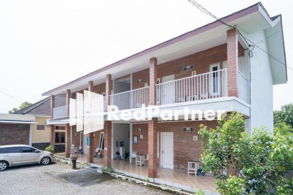 Nella foto è visibile l'oggetto House Acasia Syariah near Universitas Aisyiah Yogyakarta Mitra RedDoorz situato nella città di Cebongan.