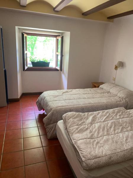 Na fotografii je vidět objekt Albergue de Nuestra Señora Carrasquedo nacházející se ve městě Viloria de Rioja.