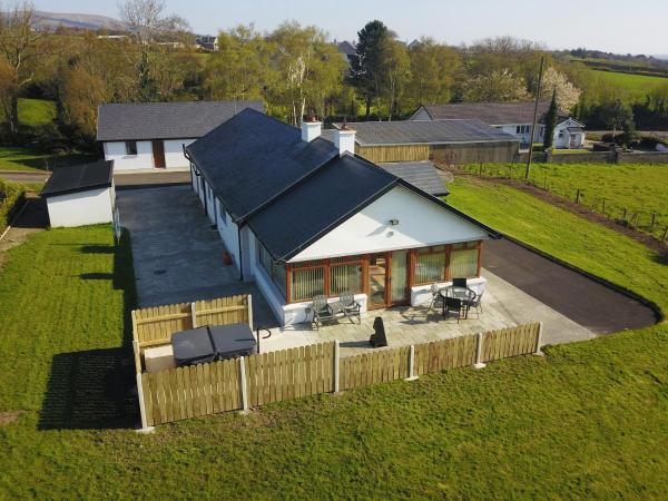 Na zdjęciu widoczny jest obiekt Rose Cottage położony w mieście Muff.