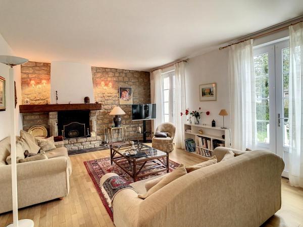 A la foto es mostra l'objecte Maison de charme proche centre ville situat a la ciutat de Avranches.
