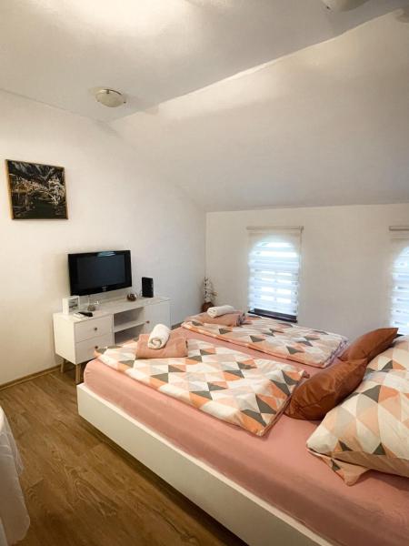 A la foto es mostra l'objecte Jenny's Apartment situat a la ciutat de Mostar.