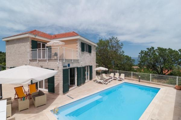På billedet ses objektet Family friendly house with a swimming pool Skrip, Brac - 20897 beliggende i byen Supetar.