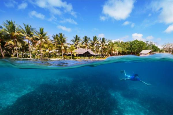The photo shows the Aore Island Resort located in the city of Aore Island.