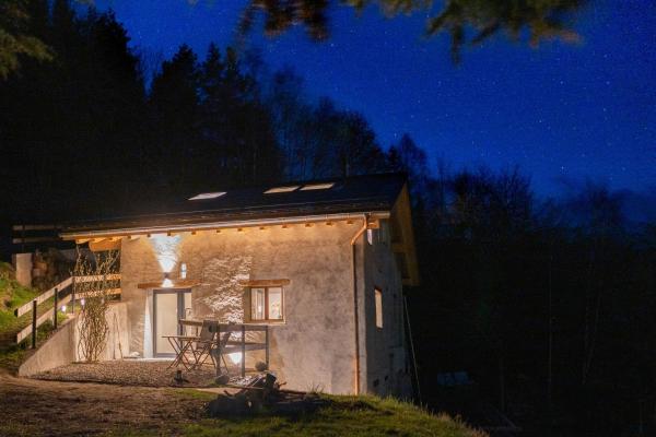 På bilden syns objektet The View, alleinstehendes 4½ Zi Berghaus oberhalb Poschiavo som ligger i staden San Carlo.