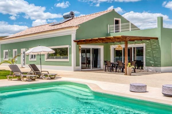 A la foto es mostra l'objecte Casa dos Netos situat a la ciutat de São Bartolomeu de Messines.