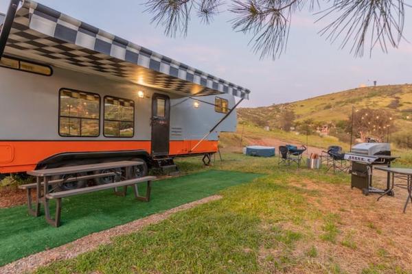 A la foto es mostra l'objecte Harley Davidson Ranch Glampling With Kids Play Zone situat a la ciutat de Ramona.