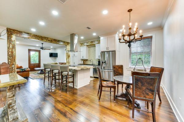 Chic Louisiana Retreat - Balcony & River Views! - Livonia, LA