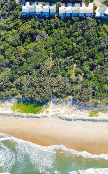 På billedet ses objektet Castaways Beach House Noosa beliggende i byen Marcus Beach.