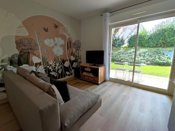 Na zdjęciu widoczny jest obiekt Appartement avec WIFI, terrasse, jardin, parking privé à 800m de la plage à Trébeurden - FR-1-368-386 położony w mieście Trébeurden.