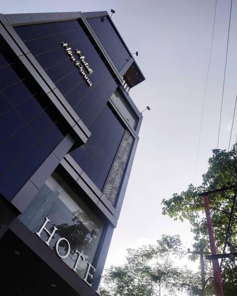 En la foto se muestra el objeto Hotel Hirapanna ubicado en la ciudad de Bareilly.
