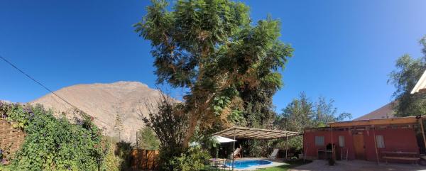 The photo shows the Cabaña en Valle de Elqui located in the city of Hurtado.