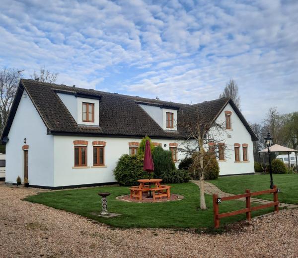 A la foto es mostra l'objecte Langdale Lodge at Langdale Lakes, LINCOLN LN3 5BB situat a la ciutat de Fiskerton.