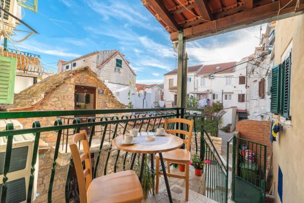 Na fotografii je vidět objekt Apartments Jerolim nacházející se ve městě Split.