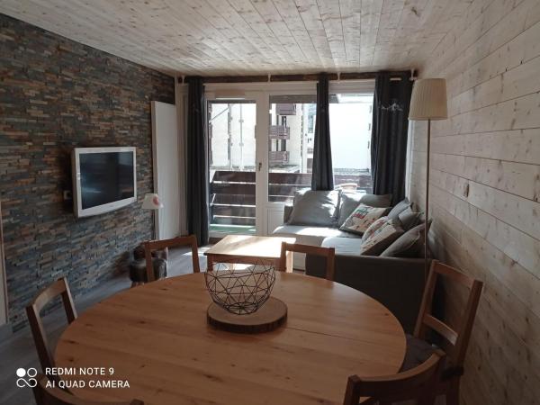 På billedet ses objektet Appartement 3 pièces rénové, proche des pistes à Tignes - FR-1-449-60 beliggende i byen Tignes.