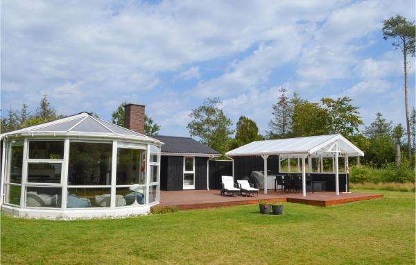 På billedet ses objektet Gorgeous Home In Hals With Sauna beliggende i byen Hals.