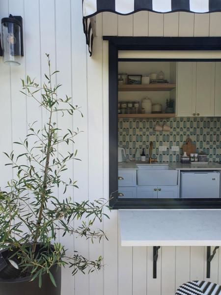 Φωτογραφία 9: Tiny house with greenhouse dining