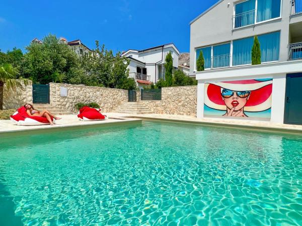 På billedet ses objektet BELA - Apartment Baska mit Balkon und großzügiger Poolarea beliggende i byen Baška.