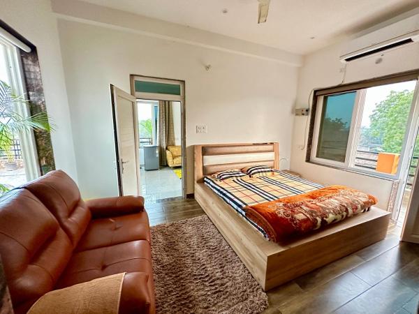 A la foto es mostra l'objecte Kaashi Flora (Modern Suite) situat a la ciutat de Shivāpur.