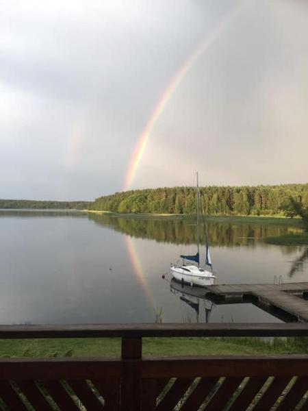 Na fotografii je vidět objekt Kołatek Mazury Apartament z widokiem nacházející se ve městě Łutynowo.