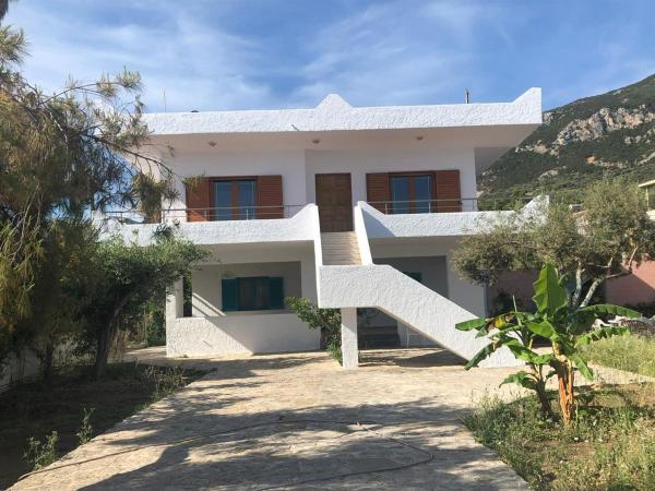 På billedet ses objektet Villa in Kalloni direkt am Meer, tolle Aussicht beliggende i byen Kalloni.