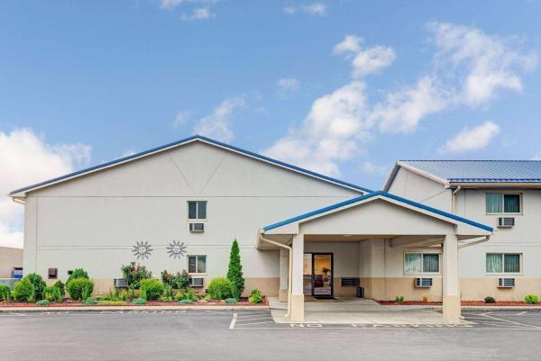 A la foto es mostra l'objecte Super 8 by Wyndham Indianapolis Emerson situat a la ciutat de Beech Grove.