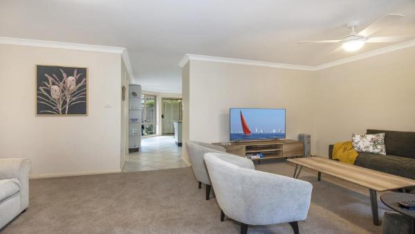 På billedet ses objektet Banksia Villa Umina Beach beliggende i byen Umina Beach .
