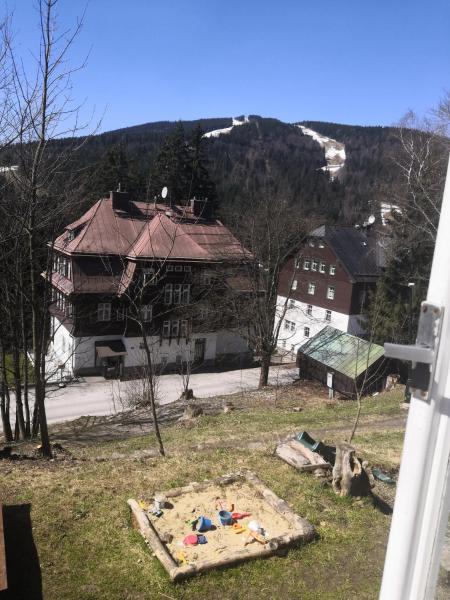 Auf dem Foto ist das Objekt Hostel Pestalozza in der Stadt Špindlerův Mlýn zu sehen.