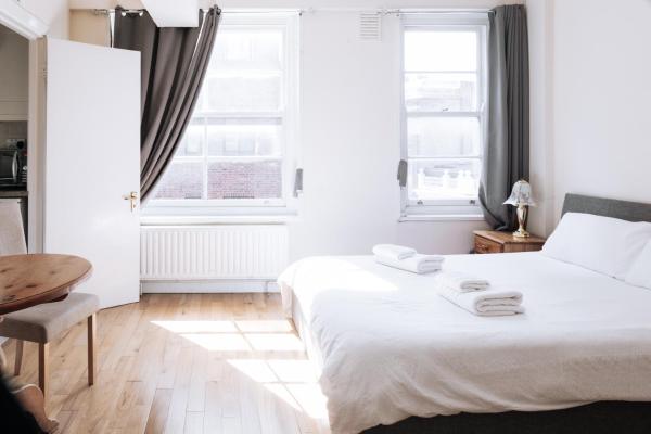 Evelyn Court, Londra