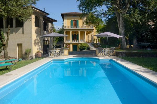 Nella foto è visibile l'oggetto Villa Pieroni - Barga situato nella città di Fiattone.