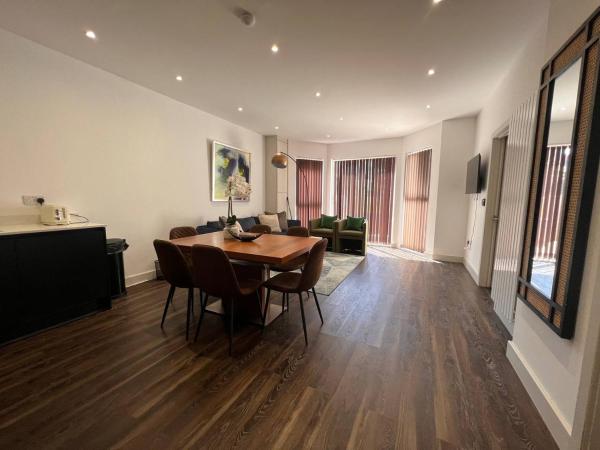 Star London Finchley Road 3-Bed Escape with Garden, London