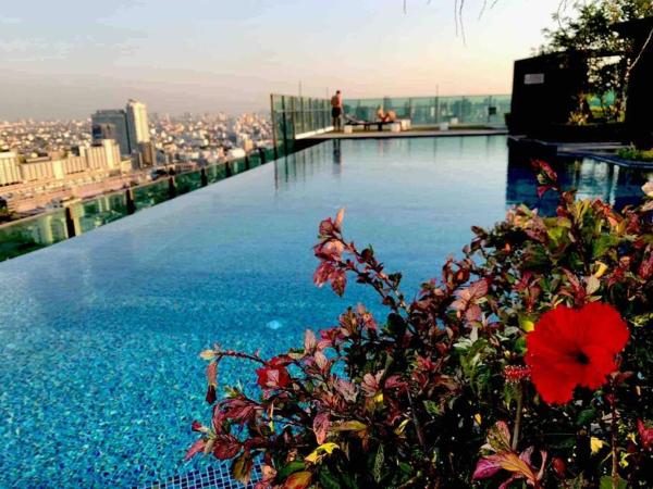 HIGH RISE LUXURY CONDO 1BED ROOF TOP POOL 2 MinMRT, Bangkok
