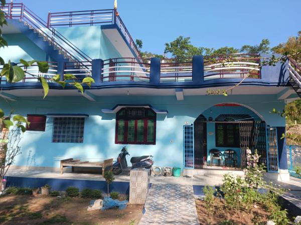 A la foto es mostra l'objecte SOMESH Holiday Home situat a la ciutat de Uttarkāshi.