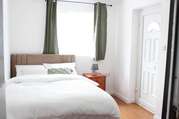 A la foto es mostra l'objecte Front House suite situat a la ciutat de Eltham.