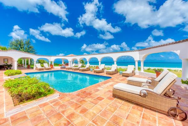 A la foto es mostra l'objecte Villa Serena situat a la ciutat de Marigot.