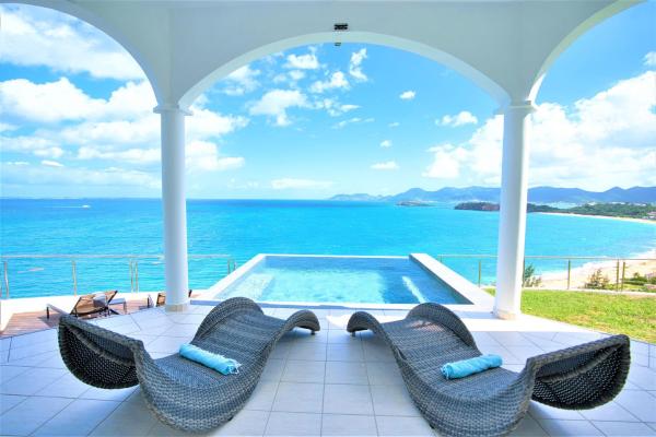 A la foto es mostra l'objecte Villa Infinity Blue situat a la ciutat de Les Terres Basses.
