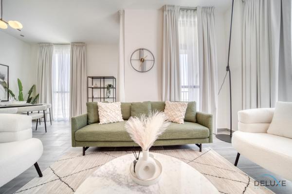 Na fotografii je vidět objekt Tranquil 2BR with Assistant Room at Mesk 1 Midtown Dubai Production City by Deluxe Holiday Homes nacházející se ve městě Dubaj.