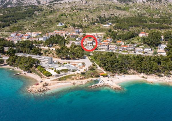 Beachfront Xxl - 2 Apartments Together - - Omiš