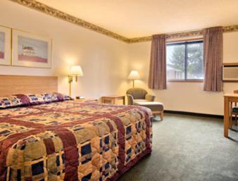 Foto 7: Super 8 by Wyndham Ottawa Starved Rock