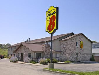 Foto 2: Super 8 by Wyndham Hartford WI