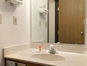 Foto 8: Super 8 by Wyndham Hartford WI