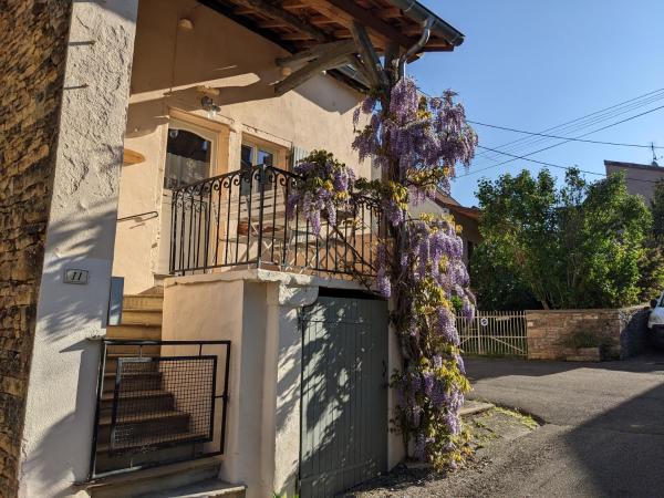 Auf dem Foto ist das Objekt La Terrasse - Ancienne Maison de Vigneron à St Gengoux in der Stadt Vaux-en-Pré zu sehen.