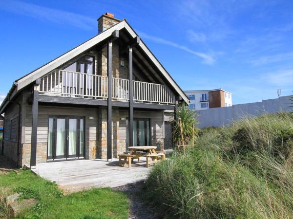På billedet ses objektet Cowrie Cottage beliggende i byen Rhosneigr.