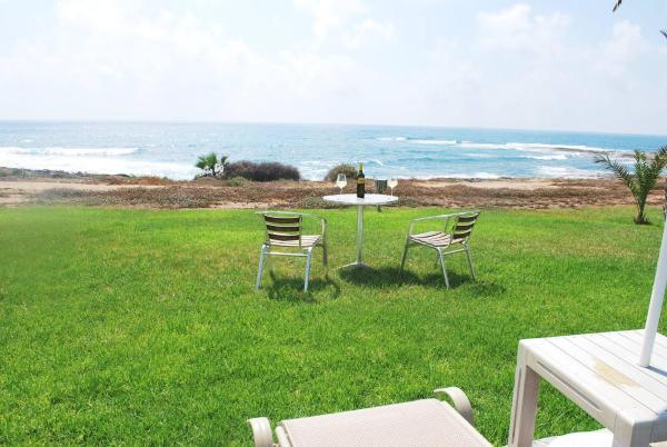 Auf dem Foto ist das Objekt Sea Front Villa, Heated Private Pool, Amazing location Paphos 323 in der Stadt Kissonerga zu sehen.