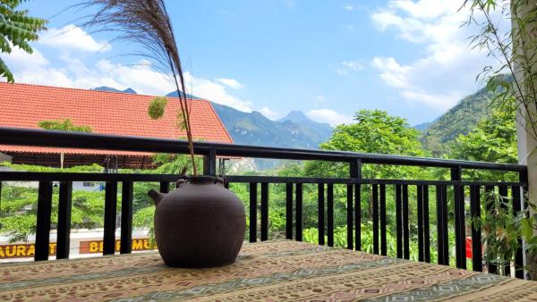 A la foto es mostra l'objecte Du Gia View Homestay situat a la ciutat de Làng Cac.