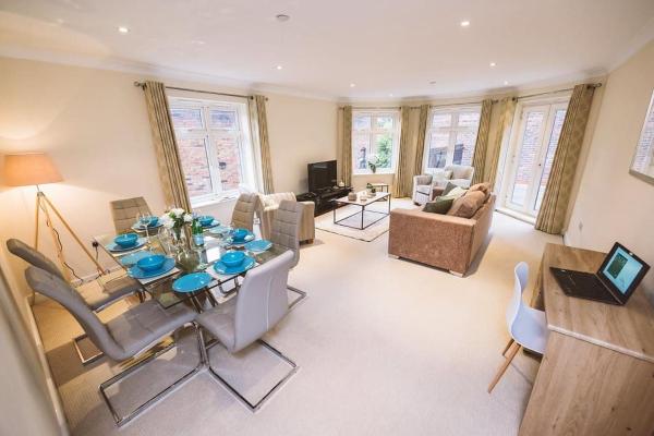 A la foto es mostra l'objecte ! LARGE ! Apartment Central Leatherhead Sleeps 6! situat a la ciutat de Leatherhead.