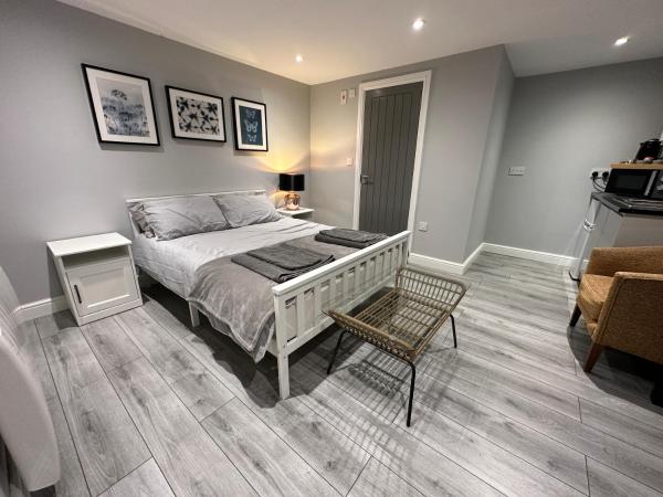 På billedet ses objektet Luxury Detached Studio Apartment - Free Super Fast WiFi - Free Parking - 15 Mins from Luton Airport beliggende i byen Luton.