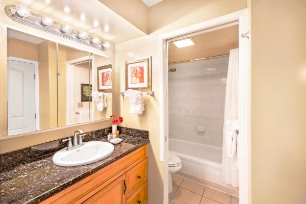 Bilde 6: Stylish with Mountain Views, Parking, Steps to Beach