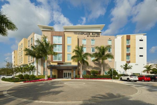 Na zdjęciu widoczny jest obiekt TownePlace Suites Miami Kendall West położony w mieście Kendall.