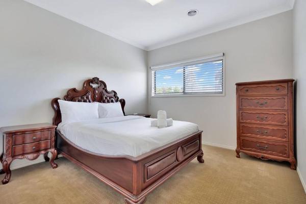 Spacious 4br House In Great Location - Point Cook